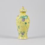 1096 3039 VASE AND COVER